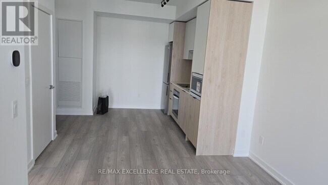 1007 The Queensway in Toronto, ON - Building Photo - Building Photo