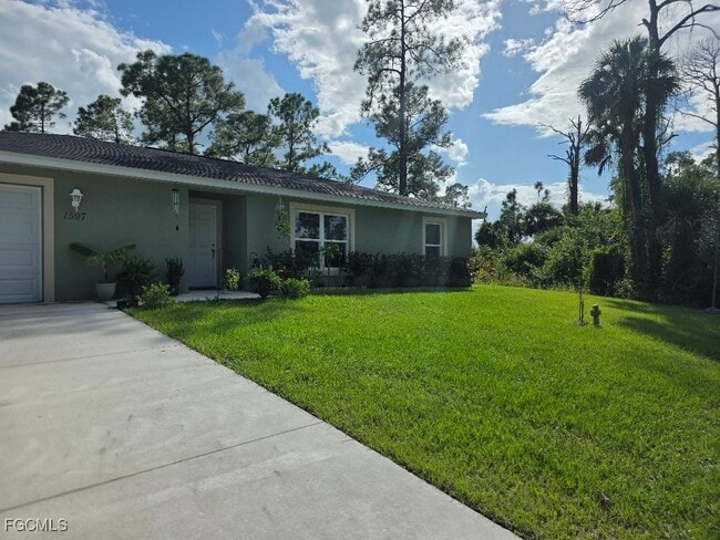 1597 Rugby Cir in La Belle, FL - Foto de edificio - Building Photo