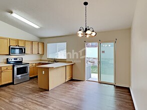 6868 Jackling Way in West Jordan, UT - Building Photo - Building Photo