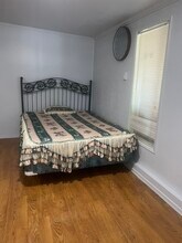 16405 NE 12th St in Bellevue, WA - Building Photo - Building Photo