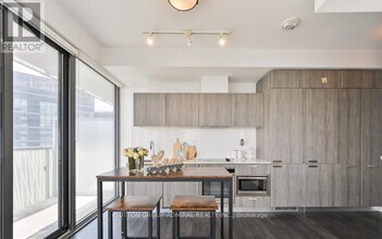 50A Charles St E in Toronto, ON - Building Photo - Building Photo