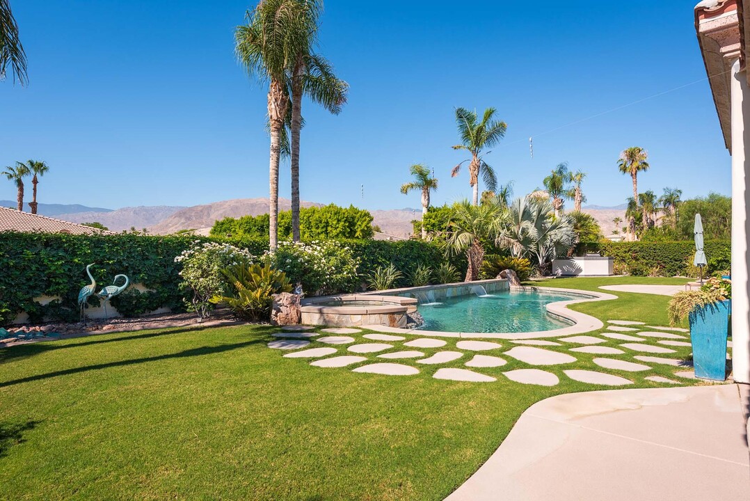 21 Calle La Reina in Rancho Mirage, CA - Foto de edificio