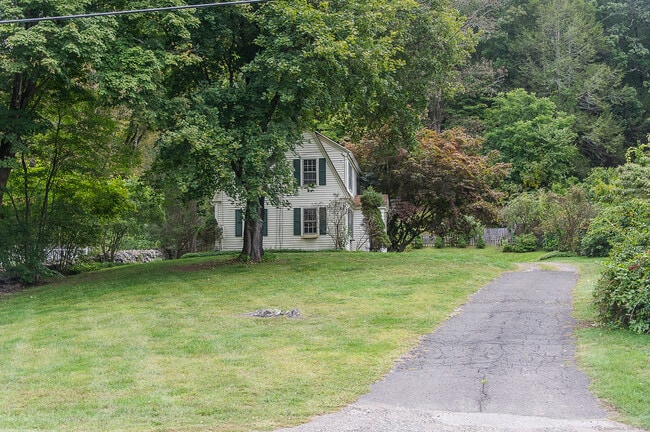 114 Bee Brook Rd in Washington, CT - Building Photo - Building Photo