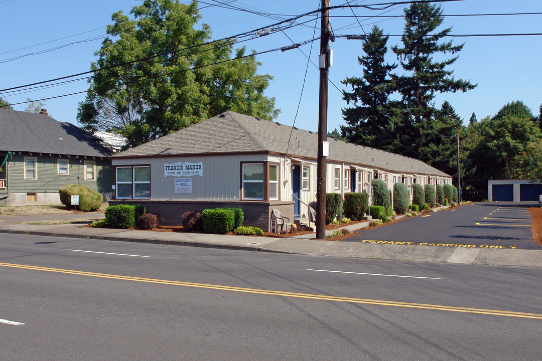 Francis Manor in Portland, OR - Building Photo