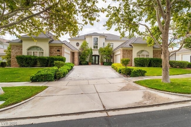 property at 2104 Redbird Dr