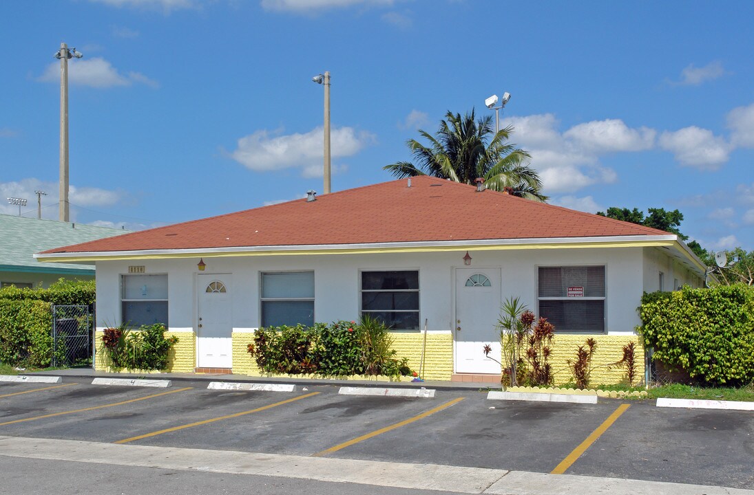 4110 NW 30th Ter in Lauderdale Lakes, FL - Building Photo