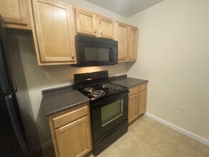 50 Sentinel Court in Manchester, NH - Building Photo - Building Photo