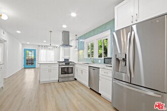 1126 N Ardmore Ave in Los Angeles, CA - Building Photo - Building Photo