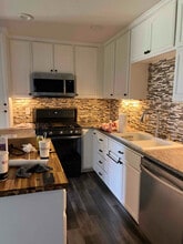 606 E B St in Oakdale, CA - Foto de edificio - Building Photo