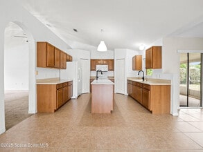 380 Courtney St in Palm Bay, FL - Building Photo - Building Photo