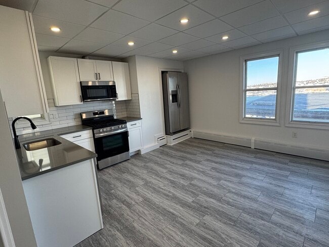 278 E Eagle St in Boston, MA - Building Photo - Building Photo