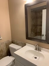 2142 Collinway St, Unit 4 in Toledo, OH - Foto de edificio - Building Photo