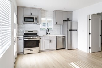 12759 Matteson Ave in Los Angeles, CA - Foto de edificio - Interior Photo
