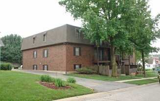 Mission Heights Apartments in Mission, KS - Building Photo