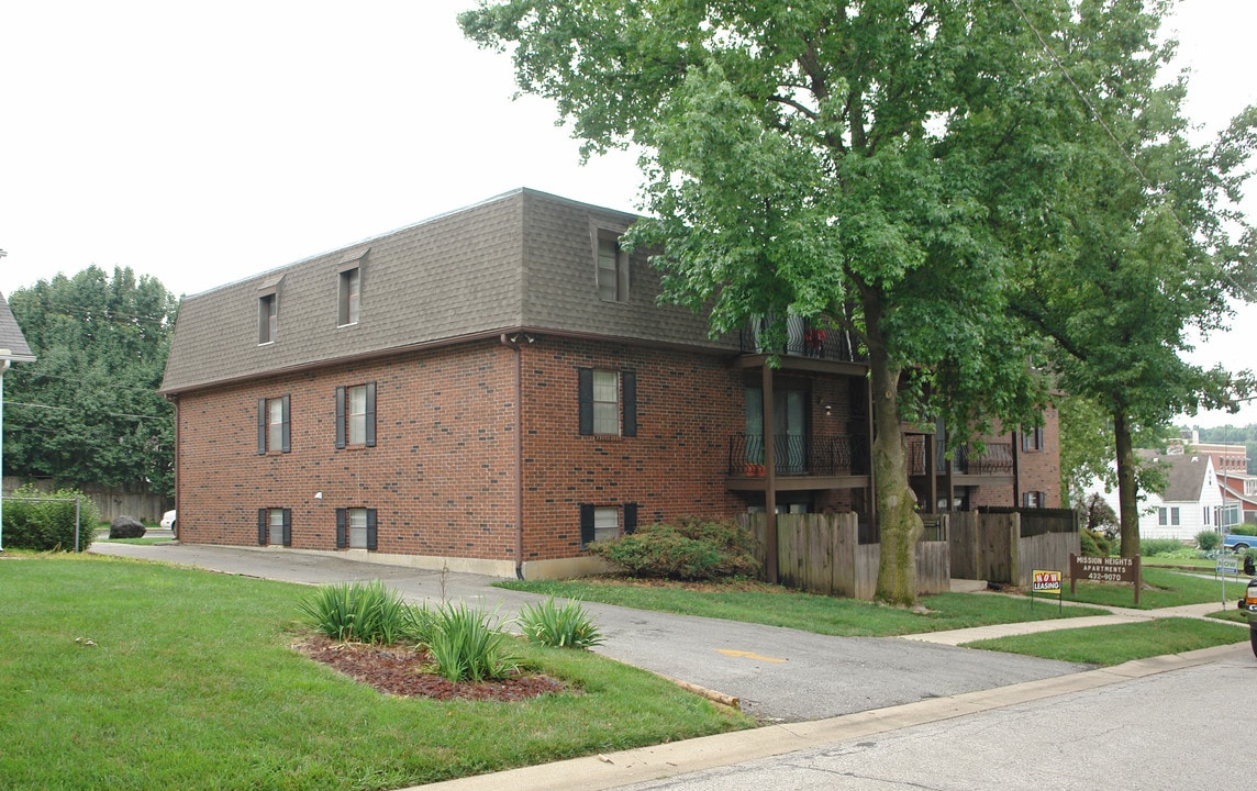 Mission Heights Apartments in Mission, KS - Building Photo