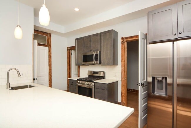 921 N Winchester Ave, Unit J06P