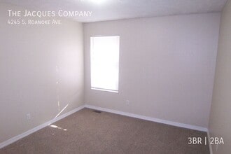 4245 S Roanoke Ave in Springfield, MO - Building Photo - Building Photo