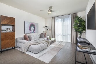 Aliso in Los Angeles, CA - Building Photo - Building Photo