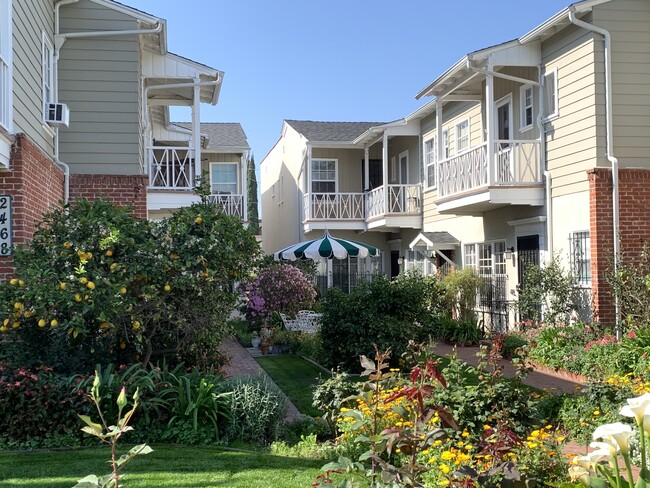 1054 Masselin Ave in Los Angeles, CA - Building Photo - Building Photo