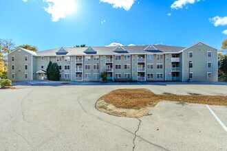Old Wellington Road Apartments LP in Manchester, NH - Foto de edificio - Building Photo