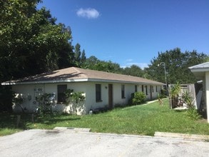 400 Colonia Ln E in Nokomis, FL - Foto de edificio - Building Photo