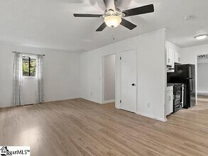1201 Winding Way in Taylors, SC - Building Photo - Building Photo