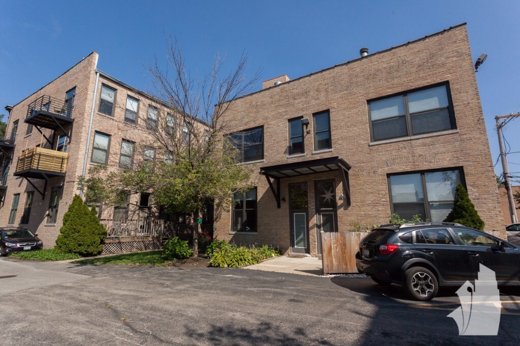 2511 W Moffat St in Chicago, IL - Building Photo
