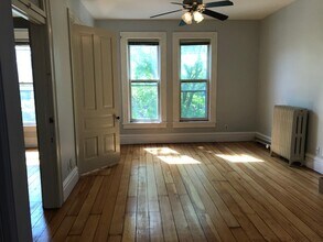 731 4th St E, Unit 2 in St. Paul, MN - Foto de edificio - Building Photo