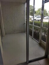 1503 SE Royal Green Cir, Unit V104 in Port St. Lucie, FL - Foto de edificio - Building Photo