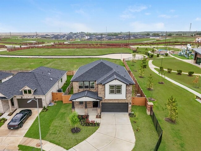 property at 5502 Pearl Vis Dr