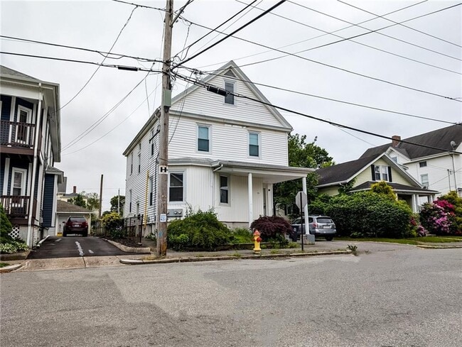 99 Walnut St in East Providence, RI - Building Photo - Building Photo