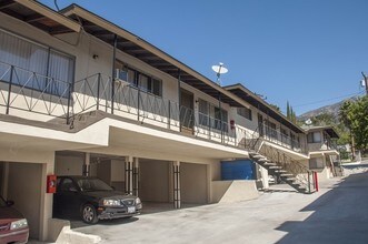 692 E Pine St in Altadena, CA - Building Photo - Building Photo