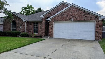 4205 Fiste in Denton, TX - Building Photo