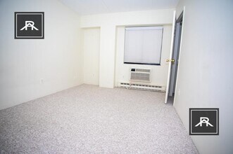 137 Pleasant St in Brookline, MA - Building Photo - Building Photo