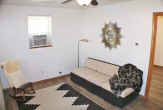708 1/2 Streb St in Iowa City, IA - Building Photo - Building Photo