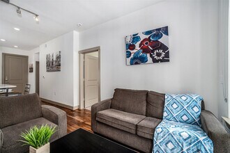 1125 Pierce St in Houston, TX - Building Photo - Building Photo