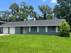 375 Littlejohn Dr in Beaumont, TX - Building Photo