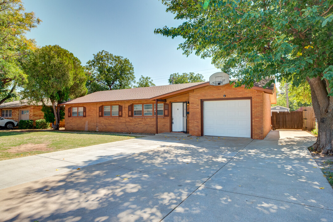 3711 45th St in Lubbock, TX - Building Photo