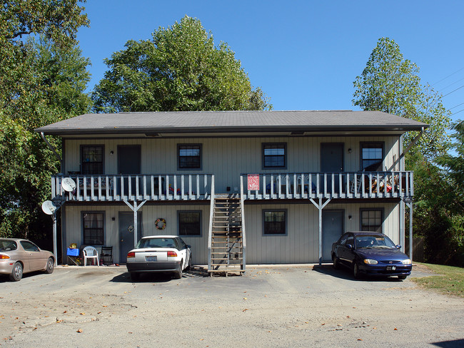 142 Weatherwood Ct in Winston-Salem, NC - Foto de edificio - Building Photo