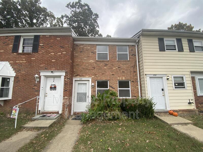 729 Bellows Ave in Fredericksburg, VA - Building Photo