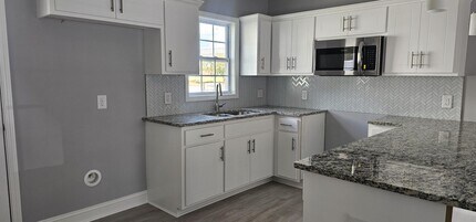 1265 Cross Creek Cir in Greenville, NC - Building Photo - Building Photo