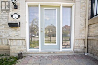 5055 Oscar Peterson Blvd in Mississauga, ON - Building Photo - Building Photo