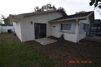 2562 Redwood Way in Clearwater, FL - Building Photo - Building Photo