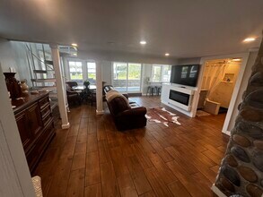 46 Flintstone Rd in Narragansett, RI - Building Photo - Building Photo