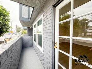 15000 Burbank Blvd in Los Angeles, CA - Building Photo - Building Photo