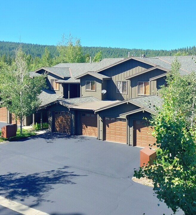 11530 Dolomite Way in Truckee, CA - Foto de edificio
