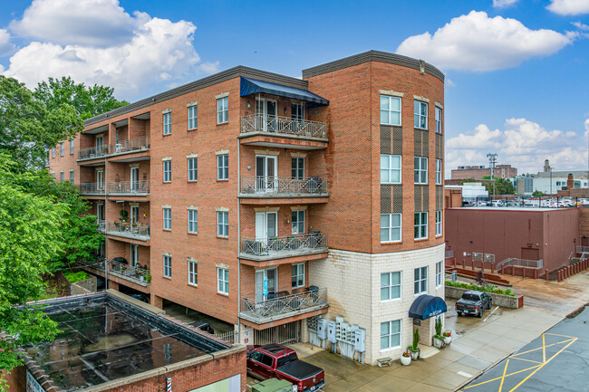 851 Condominiums in Winston-Salem, NC - Building Photo - Building Photo