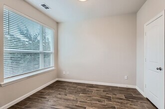 301 E Lamar St in McKinney, TX - Foto de edificio - Building Photo