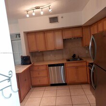 2630 SW 28th St, Unit 16 in Miami, FL - Building Photo - Building Photo