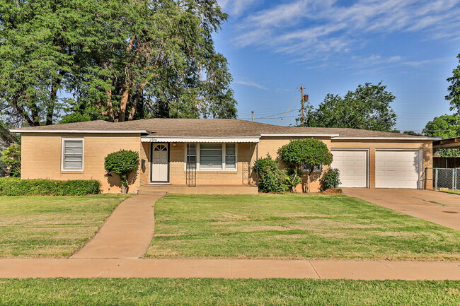 2506 Kenosha Ave in Lubbock, TX - Foto de edificio - Building Photo